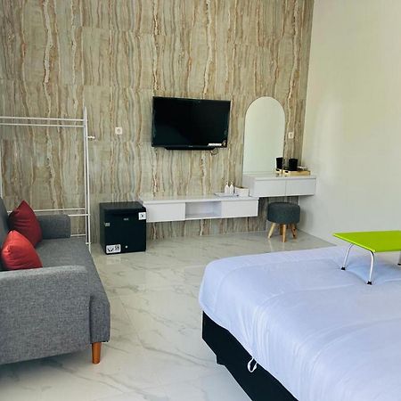 Urbanview Hotel Nimara Ngawi By Reddoorz Eksteriør billede