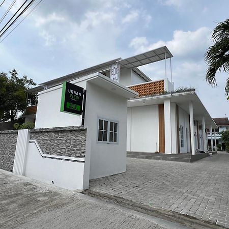Urbanview Hotel Nimara Ngawi By Reddoorz Eksteriør billede