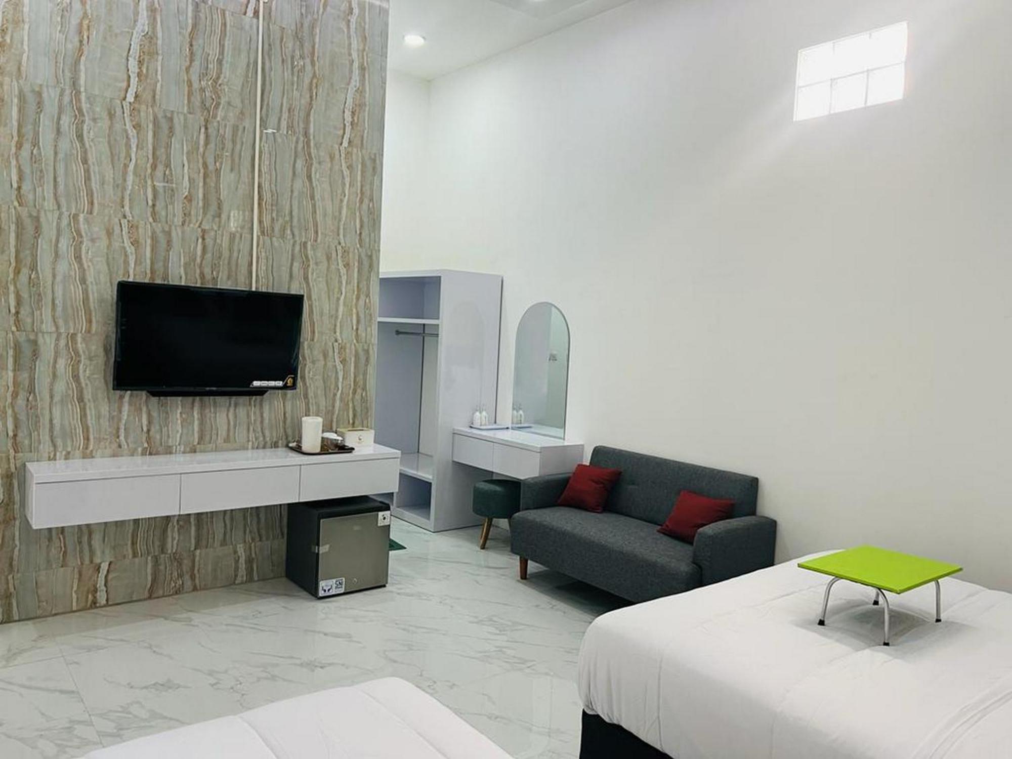 Urbanview Hotel Nimara Ngawi By Reddoorz Eksteriør billede