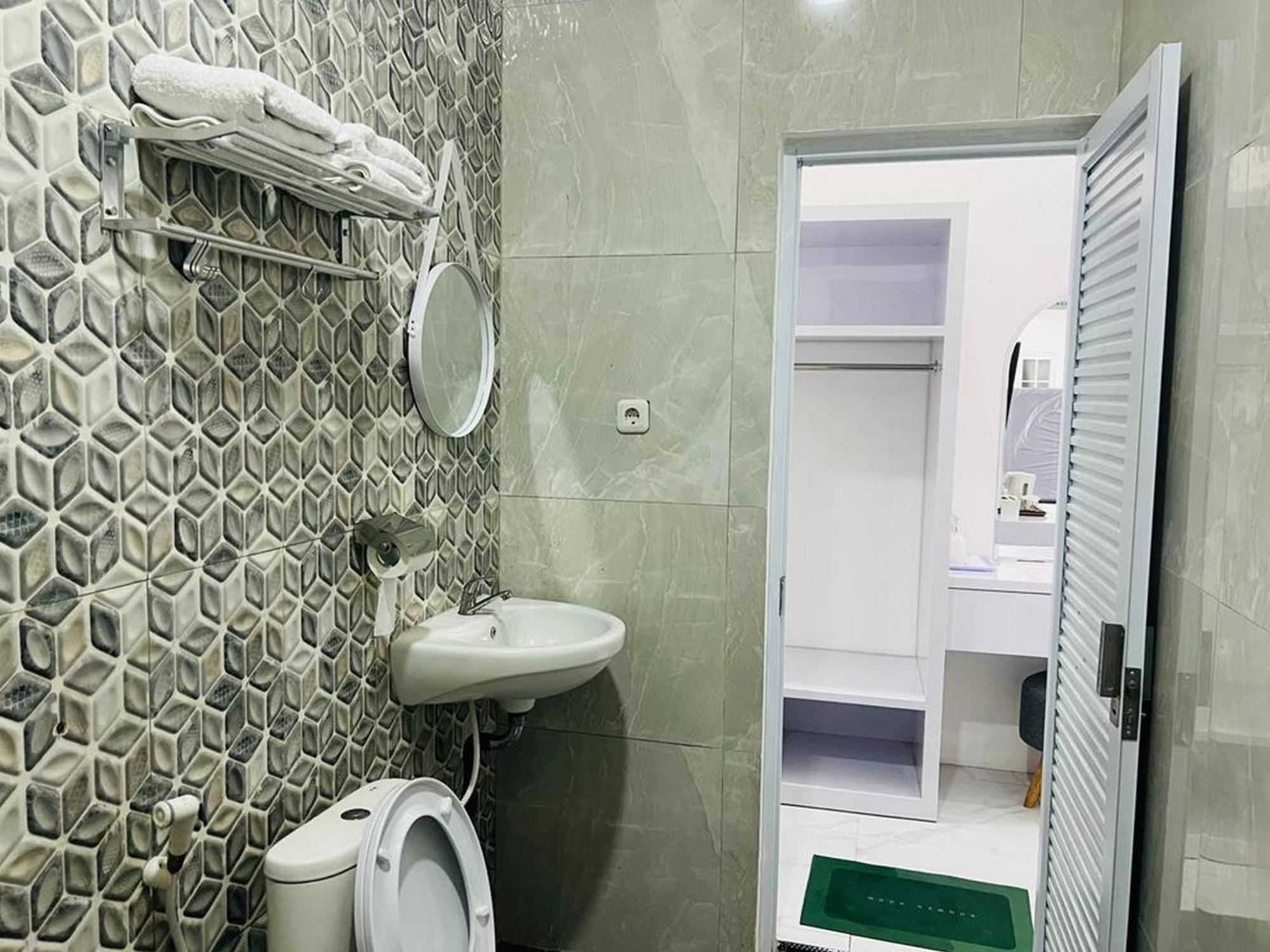 Urbanview Hotel Nimara Ngawi By Reddoorz Eksteriør billede
