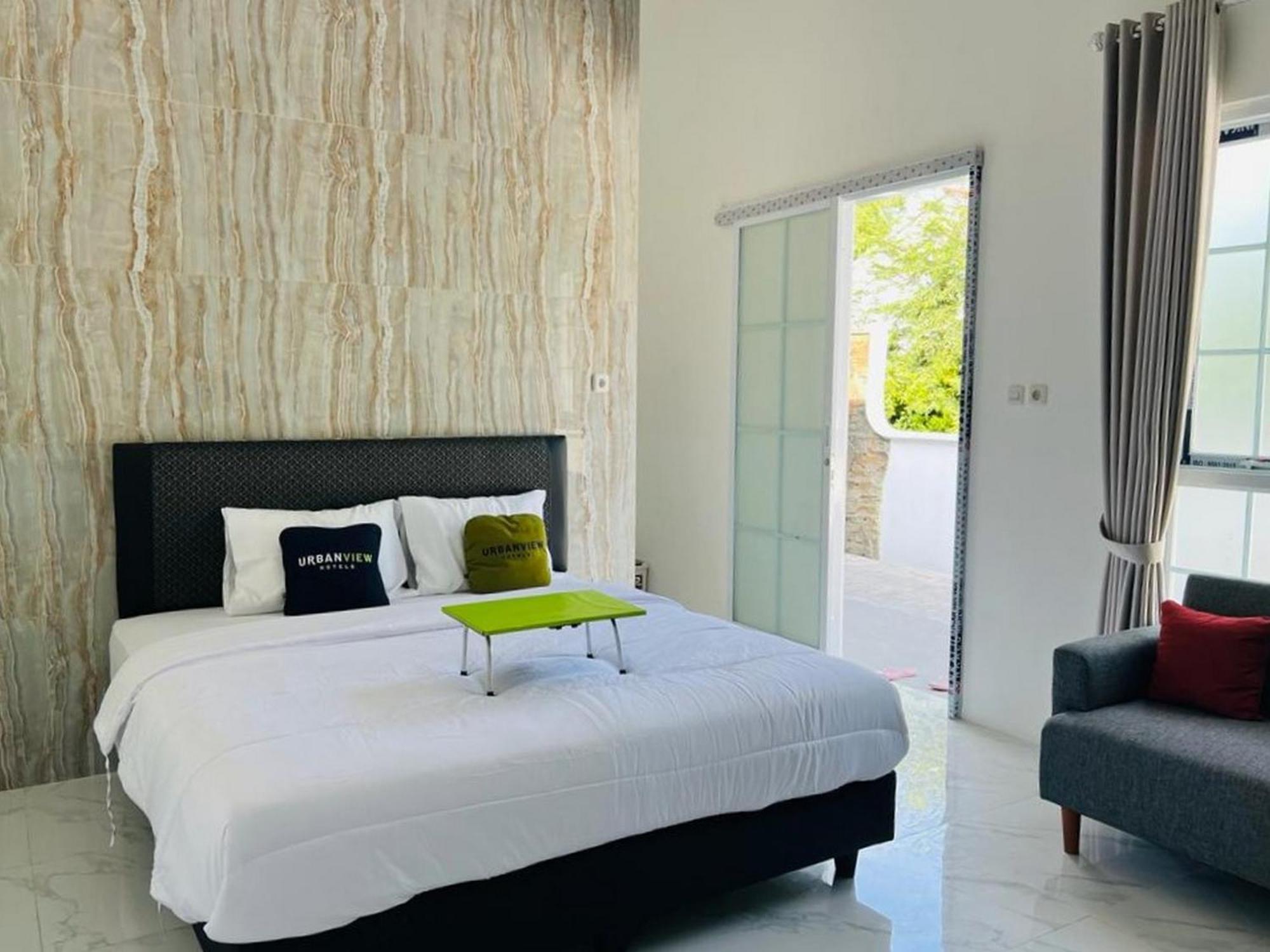 Urbanview Hotel Nimara Ngawi By Reddoorz Eksteriør billede