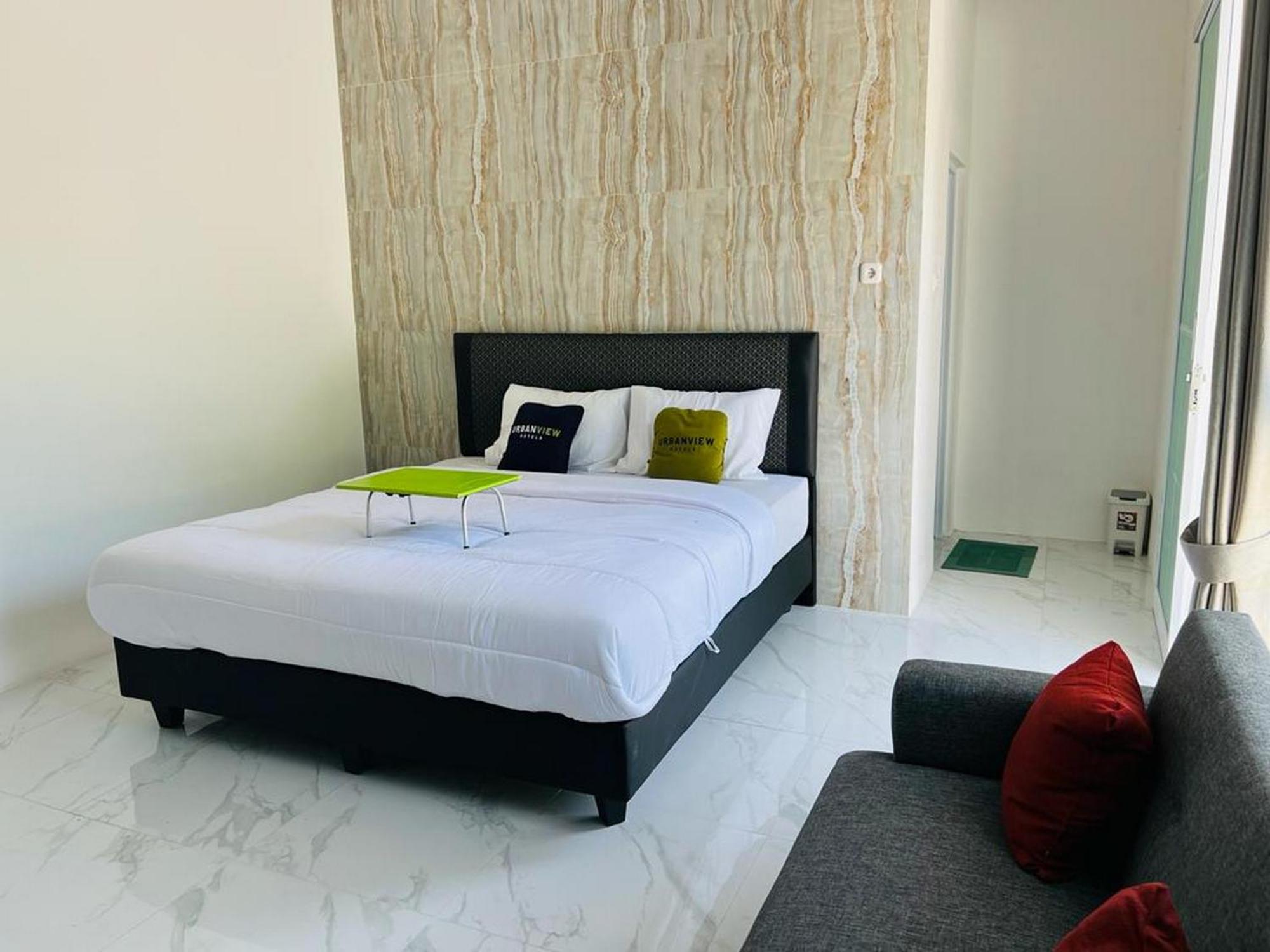 Urbanview Hotel Nimara Ngawi By Reddoorz Eksteriør billede
