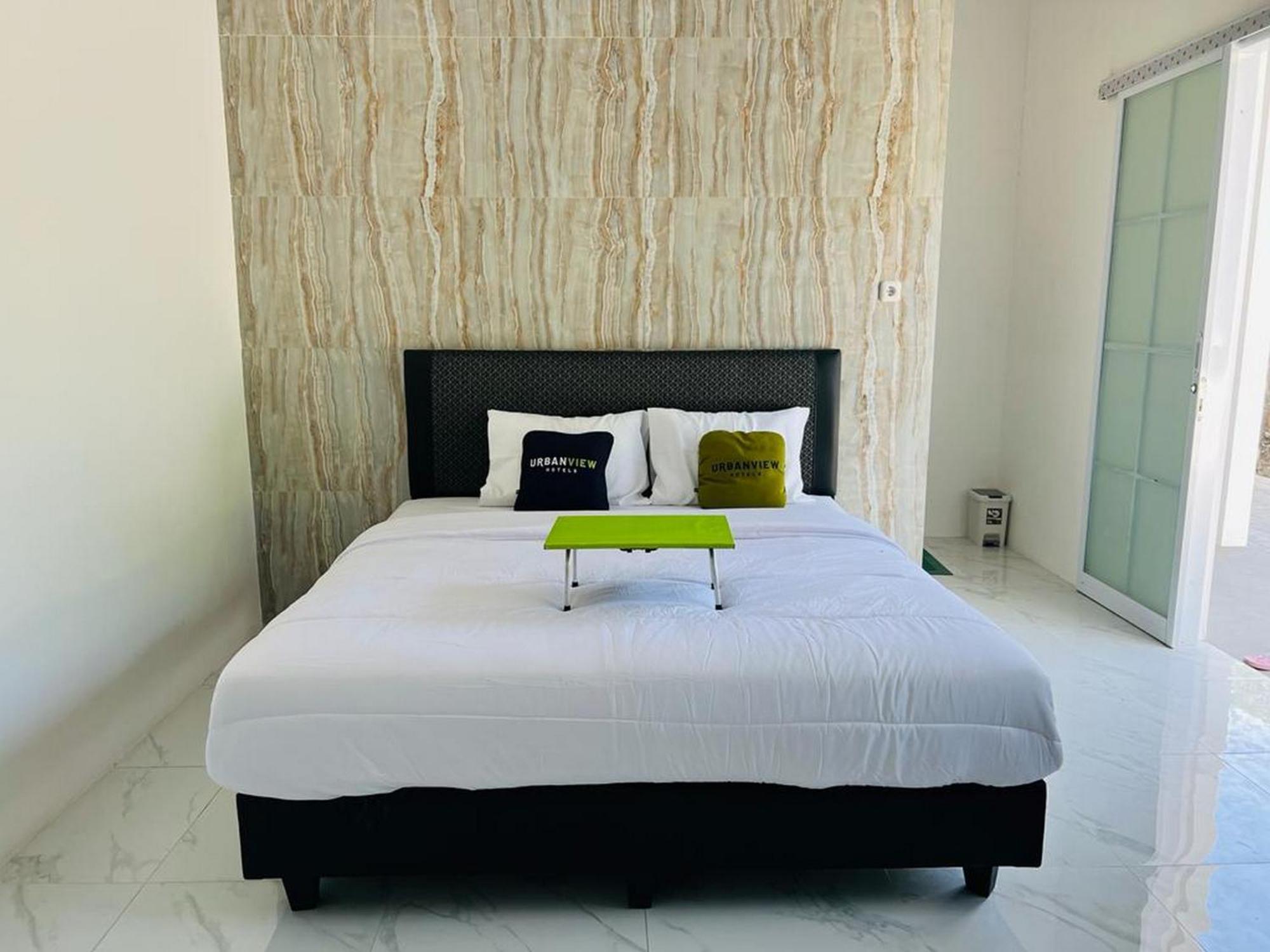 Urbanview Hotel Nimara Ngawi By Reddoorz Eksteriør billede