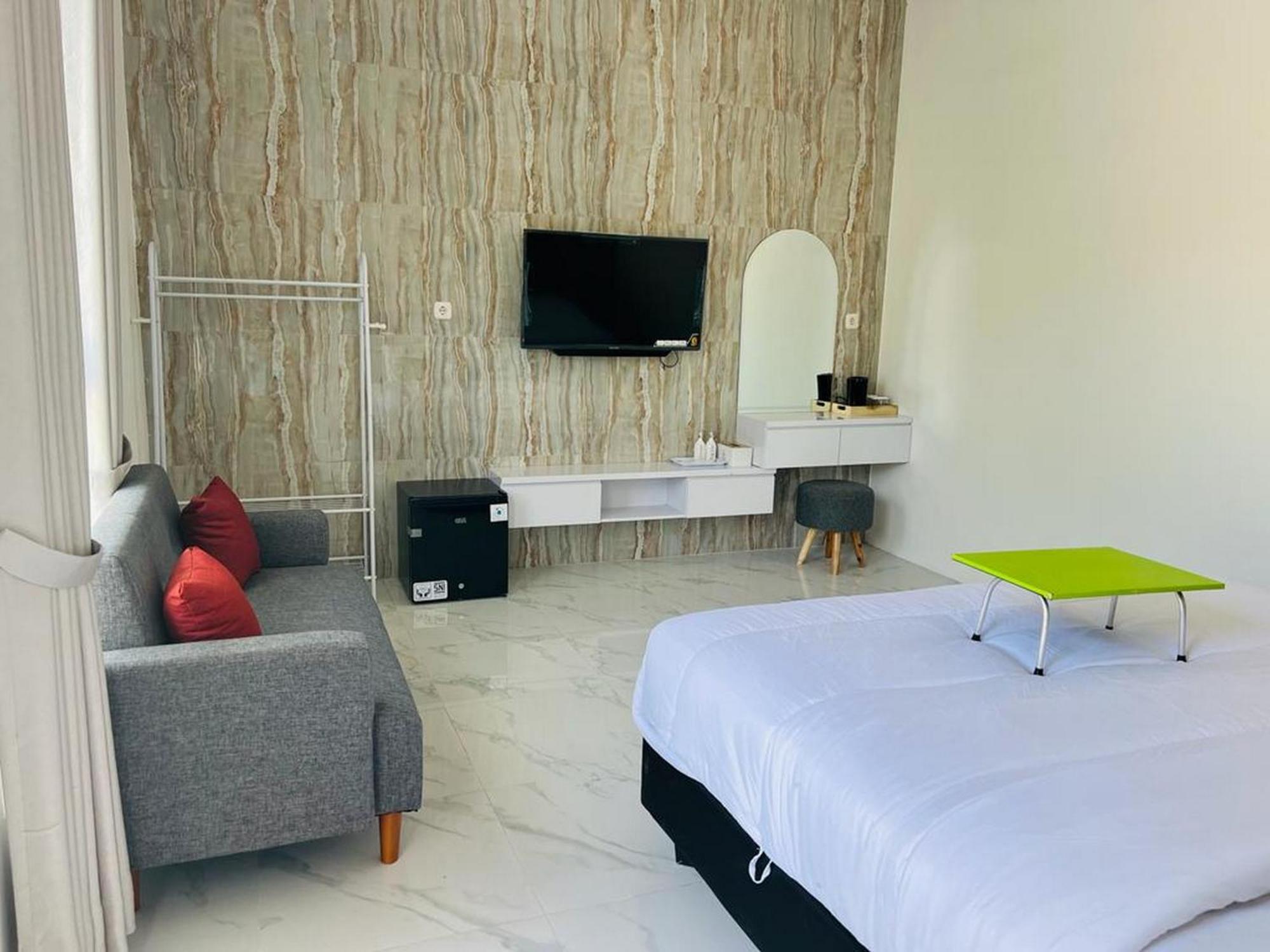 Urbanview Hotel Nimara Ngawi By Reddoorz Eksteriør billede