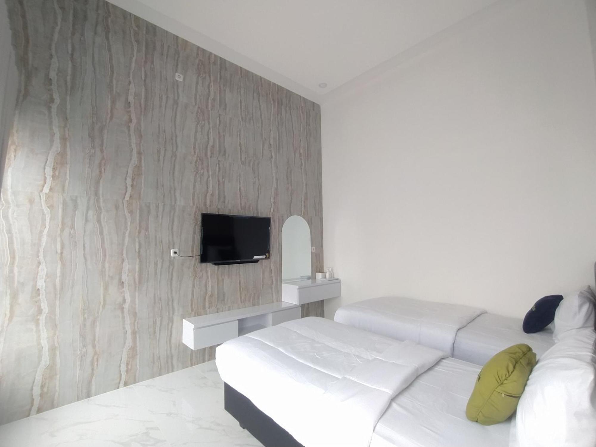 Urbanview Hotel Nimara Ngawi By Reddoorz Eksteriør billede