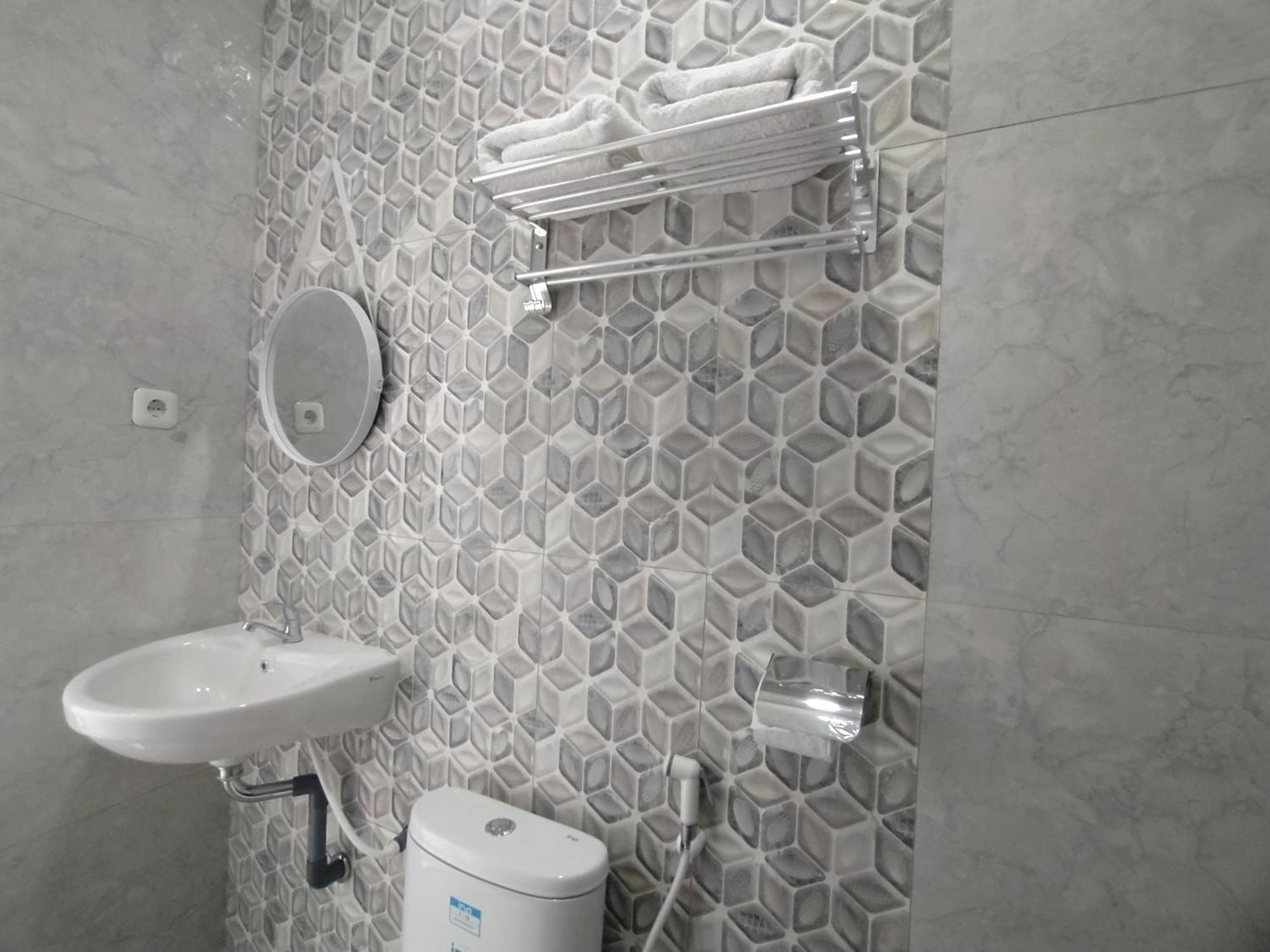 Urbanview Hotel Nimara Ngawi By Reddoorz Eksteriør billede