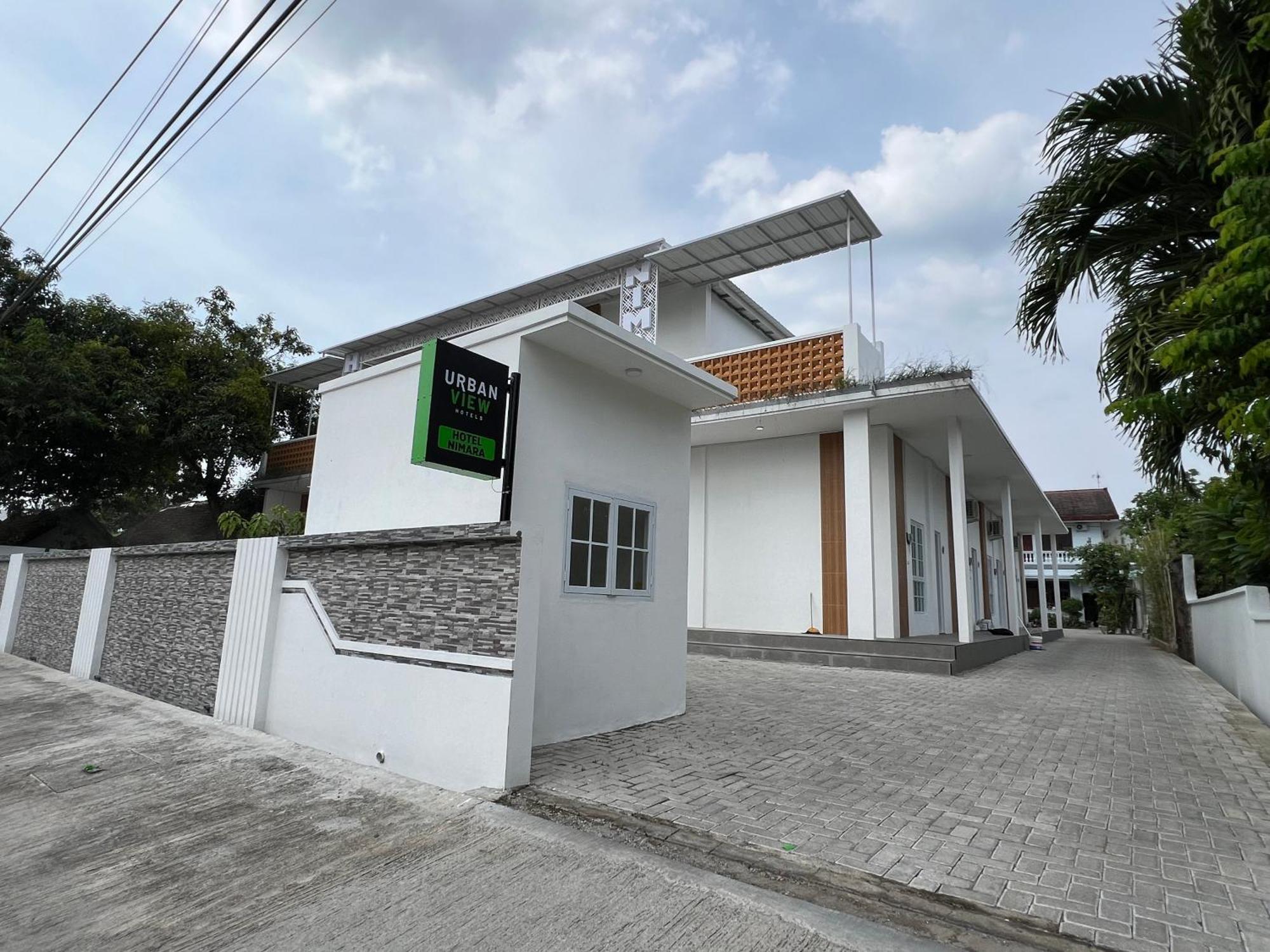 Urbanview Hotel Nimara Ngawi By Reddoorz Eksteriør billede