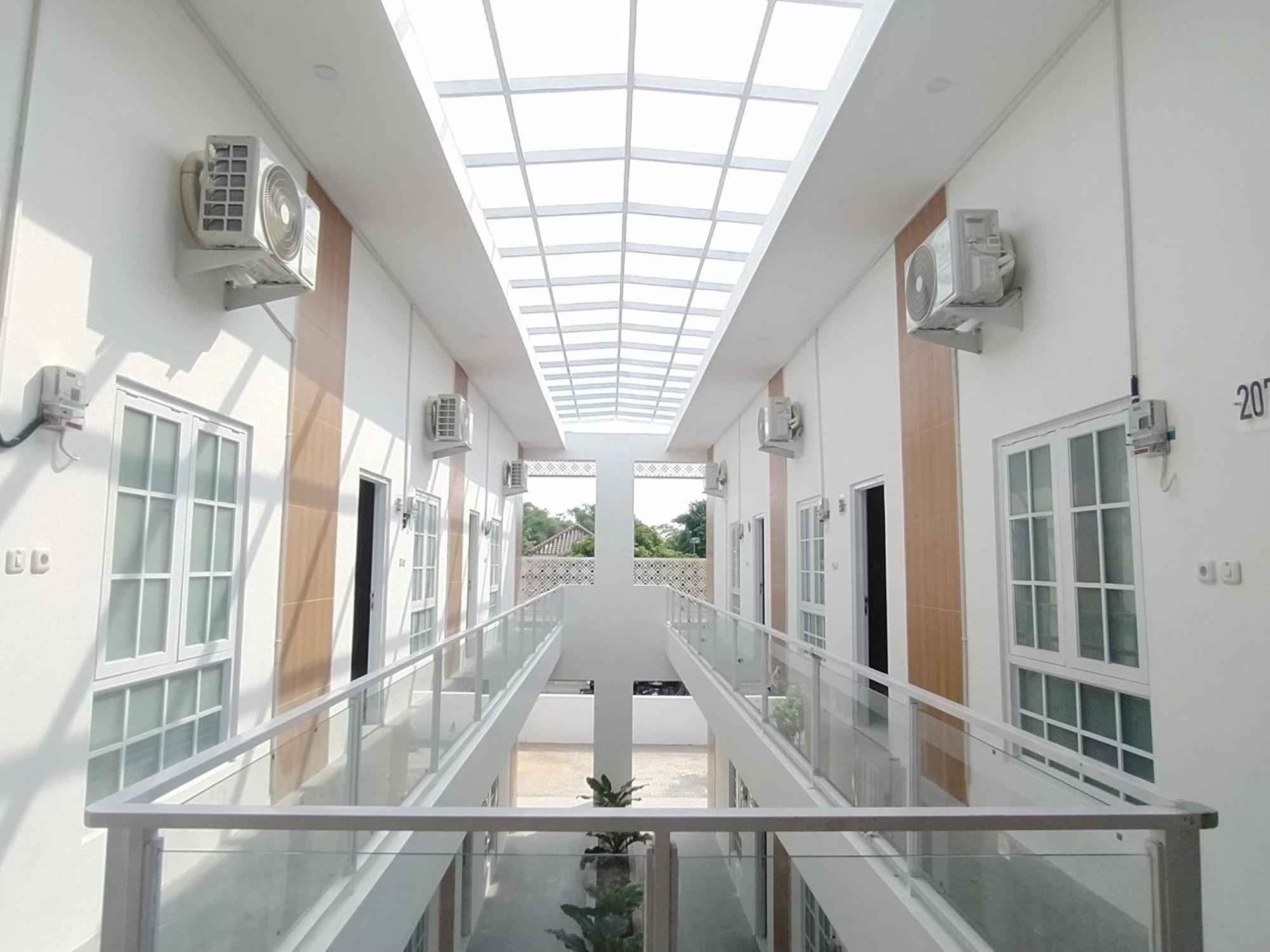 Urbanview Hotel Nimara Ngawi By Reddoorz Eksteriør billede