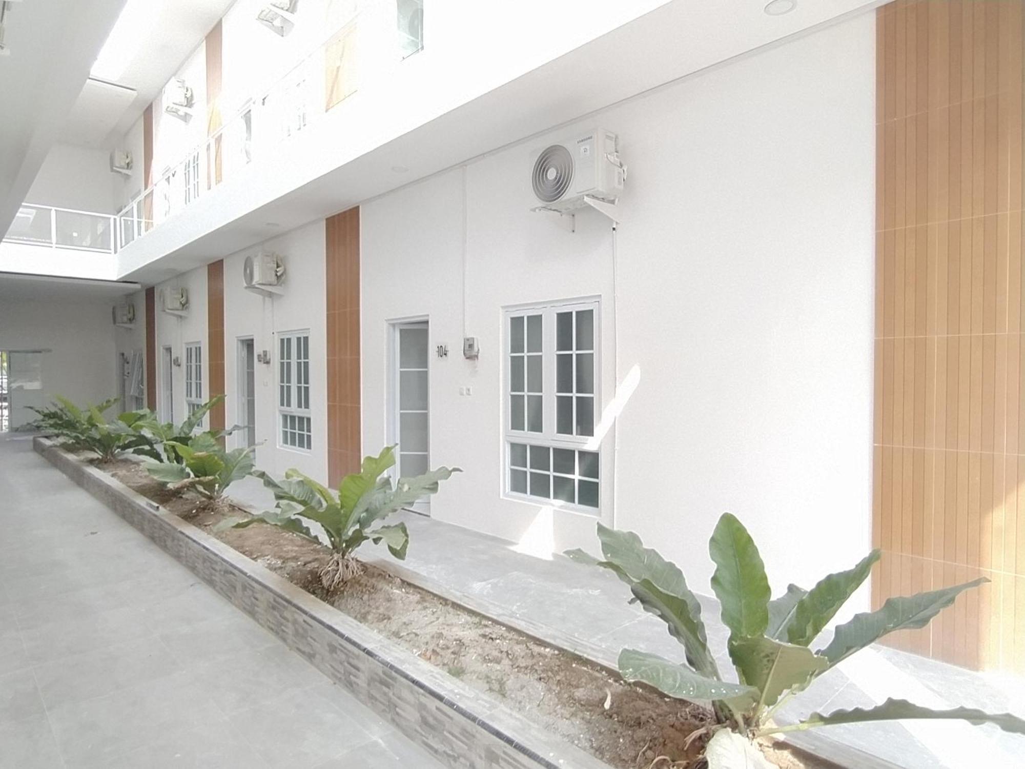 Urbanview Hotel Nimara Ngawi By Reddoorz Eksteriør billede